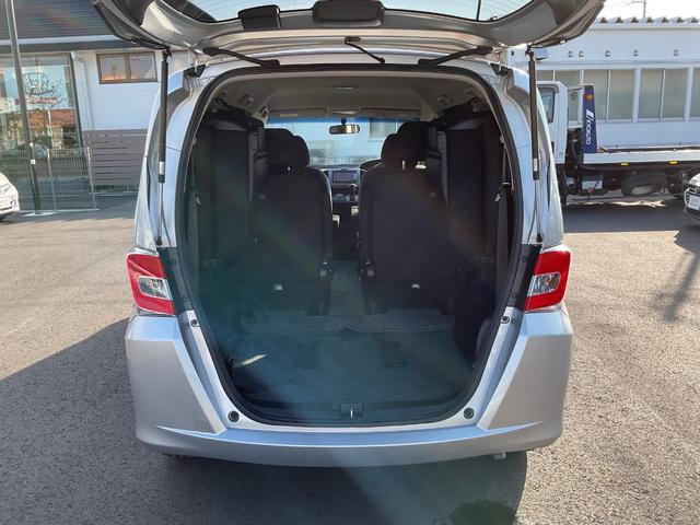 フリード Ｇ　ジャストセレクション　ナビ　ＥＴＣ　バックカメラ　片側電動スライドドア　ＨＩＤヘッドライト　スマートキー　オートエアコン　衝突安全ボディ　横滑り防止機能　パワステ　エアバック　電動ミラー　オートライト（35枚目）