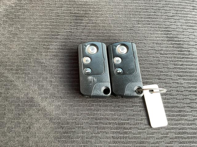 フリード Ｇ　ジャストセレクション　ナビ　ＥＴＣ　バックカメラ　片側電動スライドドア　ＨＩＤヘッドライト　スマートキー　オートエアコン　衝突安全ボディ　横滑り防止機能　パワステ　エアバック　電動ミラー　オートライト（36枚目）