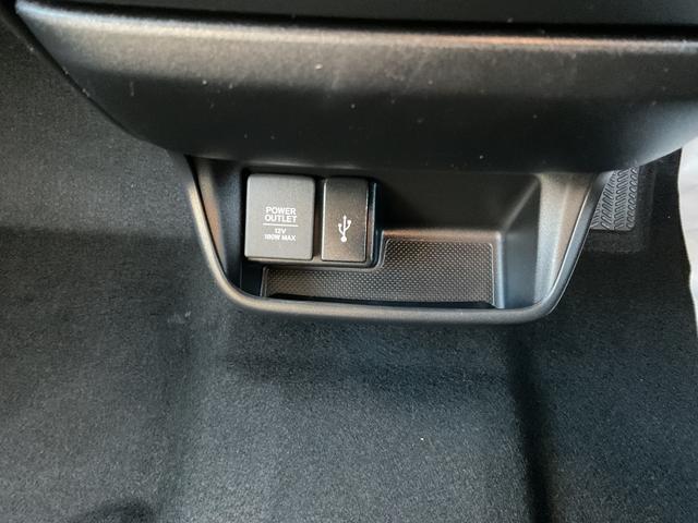 �C���p�l���������ɂ́A�t�r�a�ƃV�K�[�\�P�b�g�Ǝ��[�X�y�[�X���������܂���