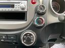 マニュアルエアコン付きでいつでも車内快適☆