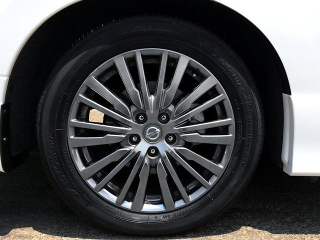 エルグランド ３５０ハイウェイスタープレミアムアーバンクロム　／４ＷＤ／Ｗサンルーフ／温冷庫コンソール／純正ツインモニター／全周囲カメラ／黒革メモリＰシート／シートヒーター／電動ゲート／両電動ドア／プリクラッシュ／前後ドラレコ／１オナ／記録簿／禁煙／全国１年保証（9枚目）
