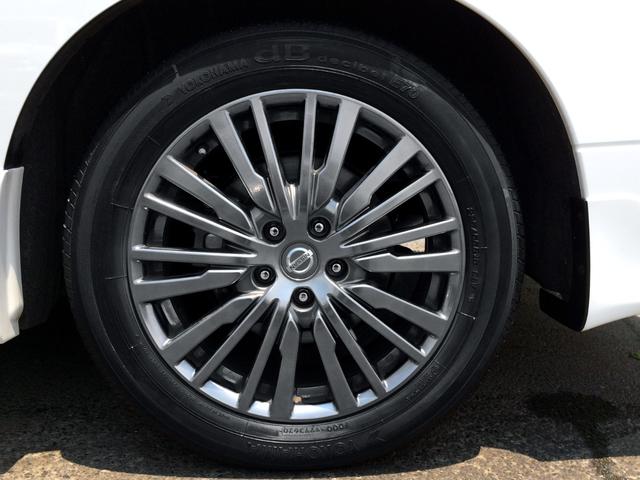 エルグランド ３５０ハイウェイスタープレミアムアーバンクロム　／４ＷＤ／Ｗサンルーフ／温冷庫コンソール／純正ツインモニター／全周囲カメラ／黒革メモリＰシート／シートヒーター／電動ゲート／両電動ドア／プリクラッシュ／前後ドラレコ／１オナ／記録簿／禁煙／全国１年保証（22枚目）