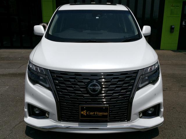 エルグランド ３５０ハイウェイスタープレミアムアーバンクロム　／４ＷＤ／Ｗサンルーフ／温冷庫コンソール／純正ツインモニター／全周囲カメラ／黒革メモリＰシート／シートヒーター／電動ゲート／両電動ドア／プリクラッシュ／前後ドラレコ／１オナ／記録簿／禁煙／全国１年保証（23枚目）