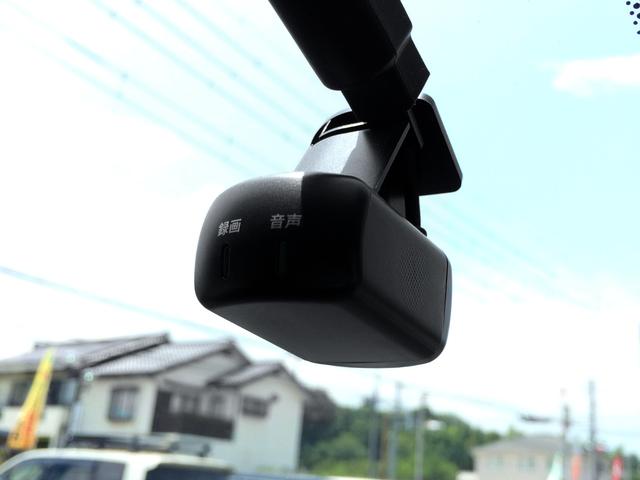 エルグランド ３５０ハイウェイスタープレミアムアーバンクロム　／４ＷＤ／Ｗサンルーフ／温冷庫コンソール／純正ツインモニター／全周囲カメラ／黒革メモリＰシート／シートヒーター／電動ゲート／両電動ドア／プリクラッシュ／前後ドラレコ／１オナ／記録簿／禁煙／全国１年保証（31枚目）
