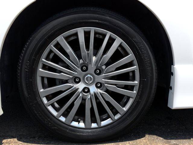エルグランド ３５０ハイウェイスタープレミアムアーバンクロム　／４ＷＤ／Ｗサンルーフ／温冷庫コンソール／純正ツインモニター／全周囲カメラ／黒革メモリＰシート／シートヒーター／電動ゲート／両電動ドア／プリクラッシュ／前後ドラレコ／１オナ／記録簿／禁煙／全国１年保証（55枚目）