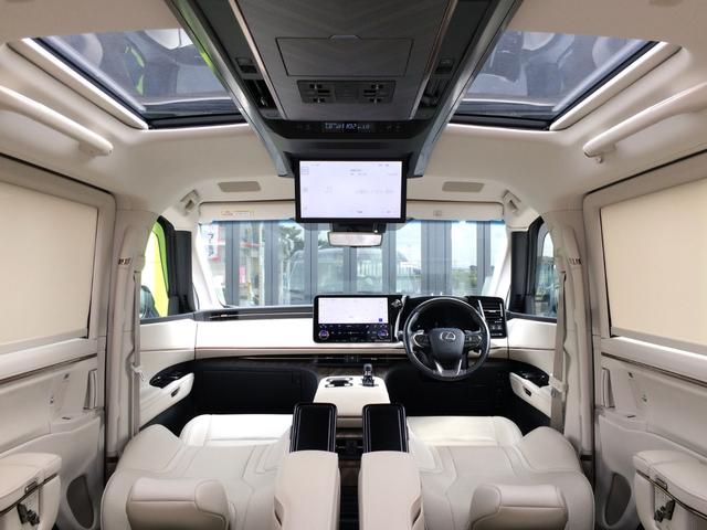 ＬＭ ＬＭ５００ｈ　バージョンＬ　／マークレビンソン／ツインモニター／全周囲カメラ／ユニバーサルステップ／本革マッサージシート／シートエアコン／マルチオペレーションパネル／ムーンルーフ／インナーミラー／３列６人／全国１年保証（2枚目）