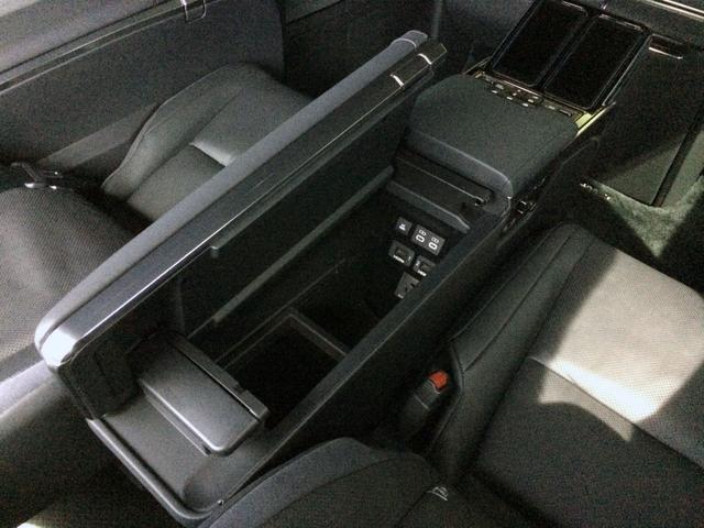 ＬＭ ＬＭ５００ｈ　エグゼクティブ　／モデリスタフルエアロ／フルパーテーション／４８インチモニター／冷蔵庫／シューズラック／本革リラクゼーション・マッサージシート／ユニバーサルステップ／マクレビ／４人／東京１オナ／記録簿／禁煙／１年保証（31枚目）