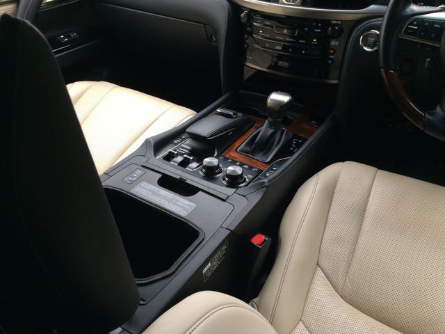 ＬＸ ＬＸ５７０　／モデリスタエアロ／純正ナビ／リアエンターテイメント後席モニター／全周囲カメラ／マークレビンソン／クールボックス／サンルーフ／本革／電動ゲート／ハイトコントロール／１オナ／記録簿／禁煙／全国１年保証（8枚目）