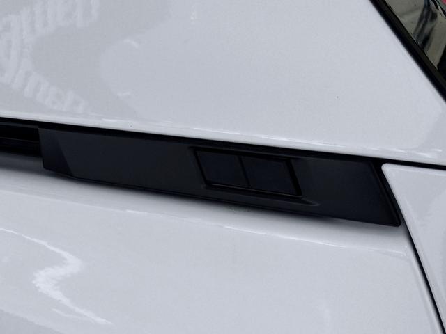 ノア ハイブリッドS-Z /モデリスタ・フルエアロ/ハーフレザーオットマンシート/シートヒーター/デジタルインナーミラー/純正10.5インチナビ/フリップダウンモニター/Bカメラ/両電動ドア/電動リアゲート/禁煙/全国3年保証(8枚目)