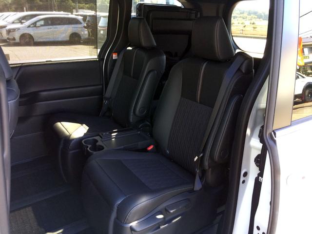 ノア ハイブリッドS-Z /モデリスタ・フルエアロ/ハーフレザーオットマンシート/シートヒーター/デジタルインナーミラー/純正10.5インチナビ/フリップダウンモニター/Bカメラ/両電動ドア/電動リアゲート/禁煙/全国3年保証(14枚目)