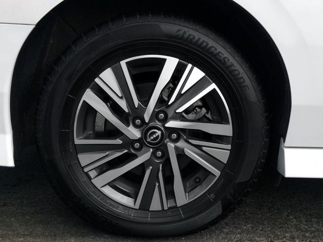 セレナ ｅ－パワー　ハイウェイスターＶ　／メーカー純正ナビ／フリップダウンモニター／全周囲カメラ／デジタルインナーミラー／プロパイロット／ＳＯＳコール／エマージェンシーブレーキ／純正ＦＲドラレコ／両電動ドア／禁煙車／全国１年保証（28枚目）