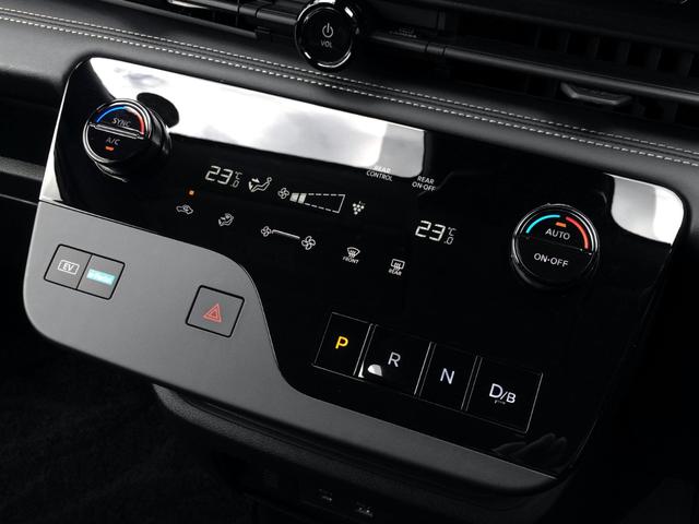 セレナ ｅ－パワー　ハイウェイスターＶ　／メーカー純正ナビ／フリップダウンモニター／全周囲カメラ／デジタルインナーミラー／プロパイロット／ＳＯＳコール／エマージェンシーブレーキ／純正ＦＲドラレコ／両電動ドア／禁煙車／全国１年保証（32枚目）