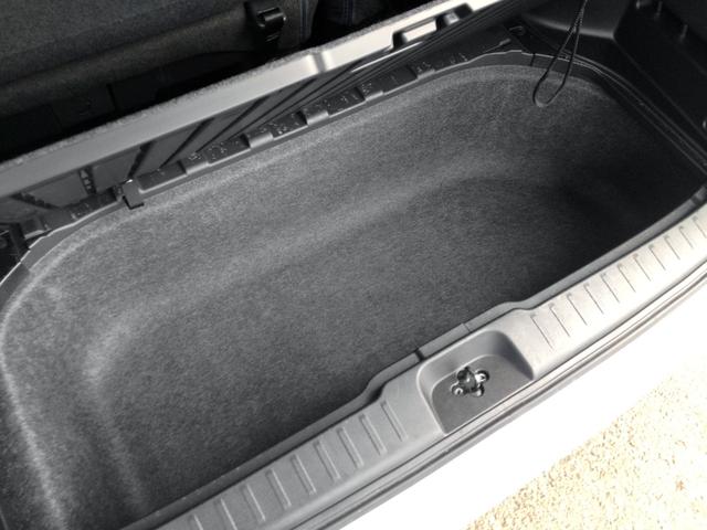 セレナ ｅ－パワー　ハイウェイスターＶ　／メーカー純正ナビ／フリップダウンモニター／全周囲カメラ／デジタルインナーミラー／プロパイロット／ＳＯＳコール／エマージェンシーブレーキ／純正ＦＲドラレコ／両電動ドア／禁煙車／全国１年保証（49枚目）