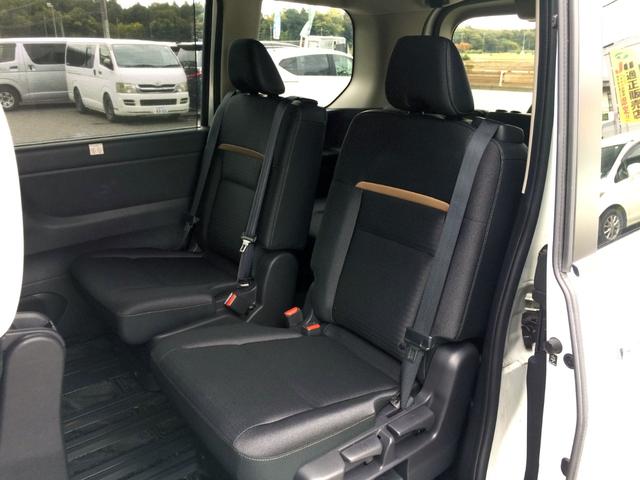 セレナ e-パワー ハイウェイスターV /メーカー純正ナビ/フリップダウンモニター/全周囲カメラ/デジタルインナーミラー/プロパイロット/SOSコール/エマージェンシーブレーキ/純正FRドラレコ/両電動ドア/禁煙車/全国1年保証(11枚目)