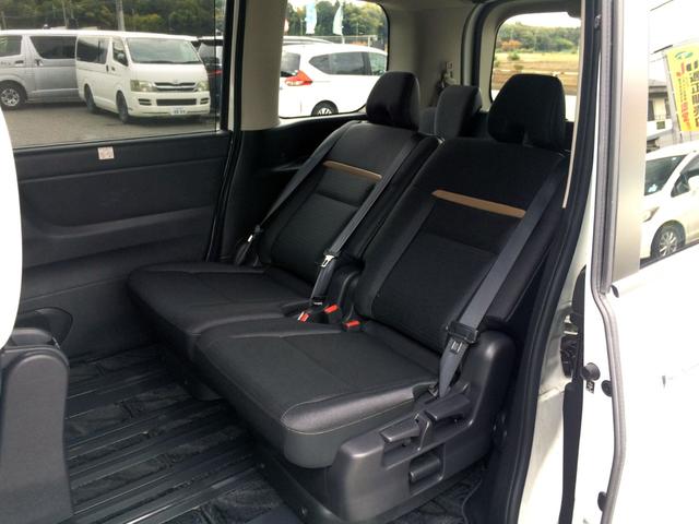 セレナ e-パワー ハイウェイスターV /メーカー純正ナビ/フリップダウンモニター/全周囲カメラ/デジタルインナーミラー/プロパイロット/SOSコール/エマージェンシーブレーキ/純正FRドラレコ/両電動ドア/禁煙車/全国1年保証(12枚目)