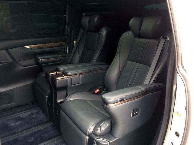 アルファード 3.5エグゼクティブラウンジ /4WD/モデリスタ・フルエアロ/Wサンルーフ/3眼シーケンシャル/デジタルインナーミラー/JBLツインモニター/全周囲カメラ/黒革/シートエアコン/両電動ドア/電動ゲート/ドラレコ/禁煙車/1年保証(11枚目)