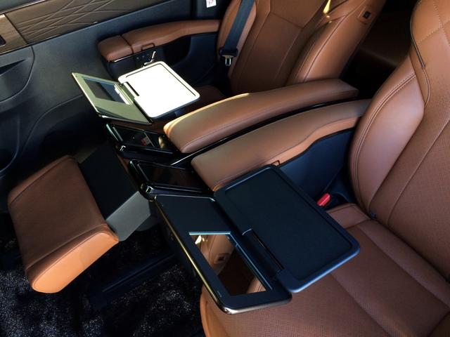 ヴェルファイアハイブリッド エグゼクティブラウンジ　／４ＷＤ／モデリスタエアロ＆グリル／イルミルーフスポイラー／シグネチャーイルミ／ユニバーサルステップ／左右ムーンルーフ／ツインモニター／全周囲カメラ／茶革／ドラレコ／関東１オナ／記録簿／禁煙／保証継承（18枚目）