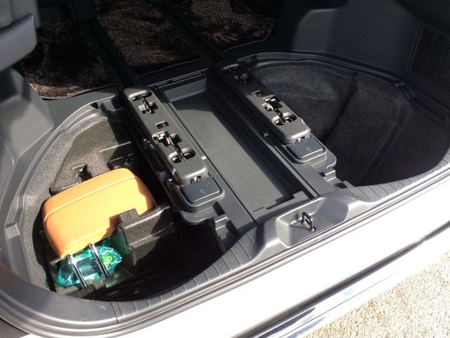 ヴェルファイアハイブリッド エグゼクティブラウンジ　／４ＷＤ／モデリスタエアロ＆グリル／イルミルーフスポイラー／シグネチャーイルミ／ユニバーサルステップ／左右ムーンルーフ／ツインモニター／全周囲カメラ／茶革／ドラレコ／関東１オナ／記録簿／禁煙／保証継承（73枚目）