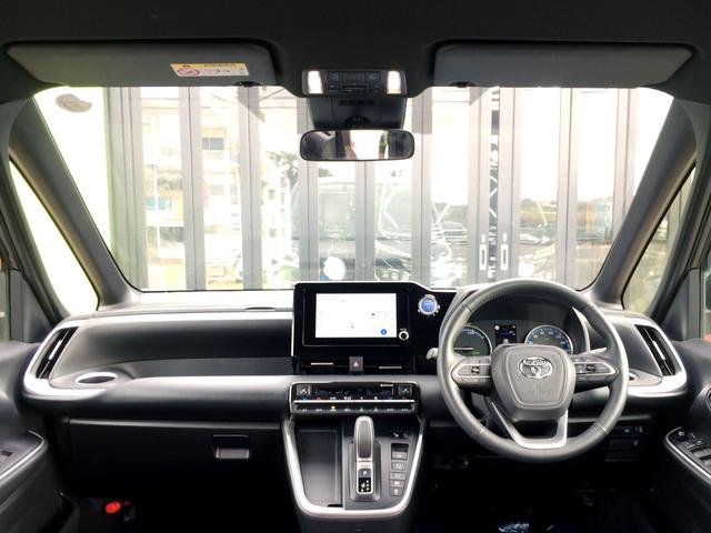 両側パワースライドドアなので、狭い場所や、坂道停車時などでも、力不要のワンタッチ電動開閉ドアなので、乗り降り楽々です！雨の日に便利なドアバイザーも付いています！