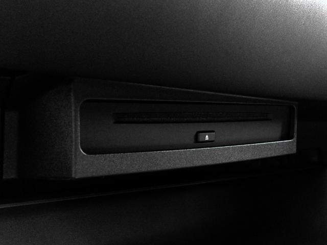 助手席側のグローブボックス内には、ＤＶＤプレーヤーが内蔵されております！