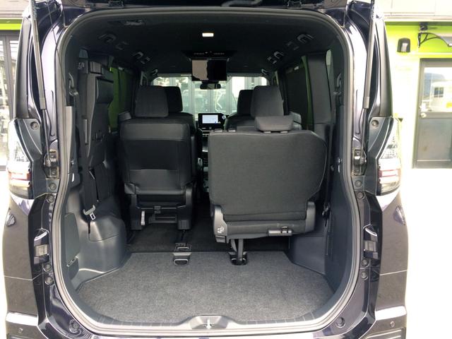 左右のシートは片側づつ跳ね上げ格納ができますので、アレンジが広がります！