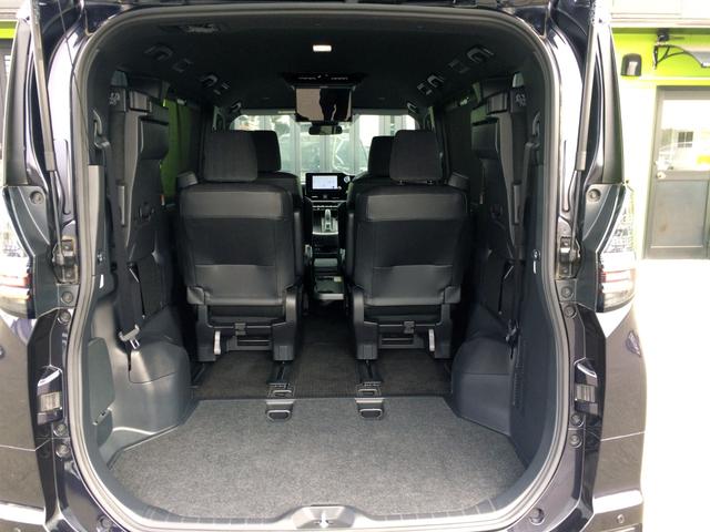 ３列目シート両方跳ね上げてのフルラゲッジモード！広い、広いです！ドライブやお買い物にも大活躍してくれますね！