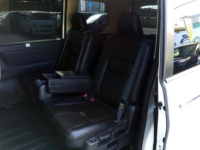 セレナ ｅ－パワー　ハイウェイスターＶ　／ブラックツートンルーフ／メーカー純正ナビ／純正フリップダウンモニター／全周囲カメラ／両電動ドア／防水シート／シートヒーター／プロパイロット／インナーミラー／関東１オナ／記録簿／禁煙車／全国１年保証（10枚目）