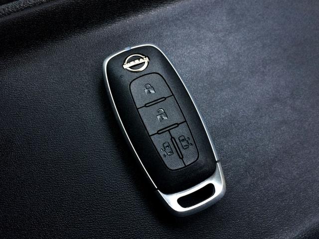 セレナ ｅ－パワー　ハイウェイスターＶ　／ブラックツートンルーフ／メーカー純正ナビ／純正フリップダウンモニター／全周囲カメラ／両電動ドア／防水シート／シートヒーター／プロパイロット／インナーミラー／関東１オナ／記録簿／禁煙車／全国１年保証（44枚目）