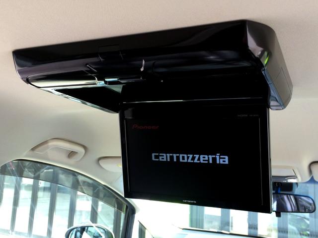 大画面のカロッツェリア・フリップダウンモニター装備されています！後席でのロングドライブなども退屈しらずですね！