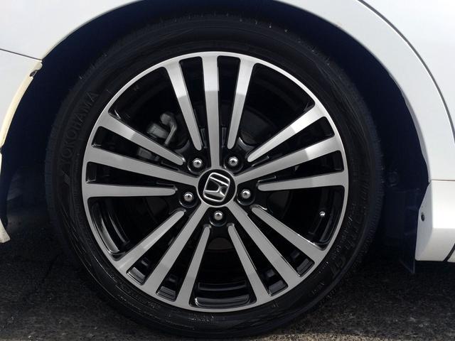 人気のスタイリッシュなブラックポリッシュ純正１８インチアルミにヨコハマタイヤ！