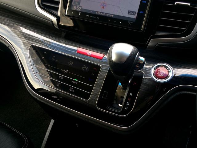 機能的なタッチ操作のエアコンパネルのシフト回り！エンジンスタートはプッシュボタン式でワンタッチ！