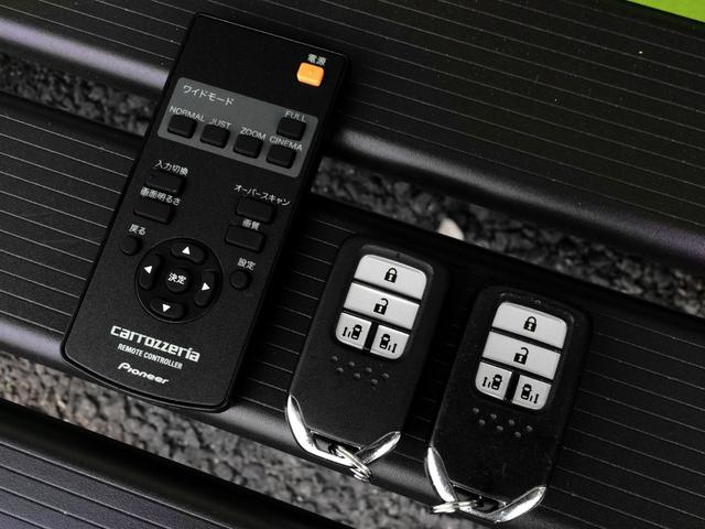 リアモニターリモコン１個と便利なスマキー２個付属します！