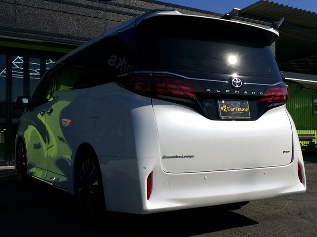 アルファードハイブリッド エグゼクティブラウンジ　／純正オプション１９ＡＷ／左右独立ムーンルーフ／ＪＢＬ１４インチナビＴＶ／フリップダウンモニター／全周囲カメラ／黒革／２列目マッサージチェア＆マルチオペレーションパネル／前後ドラレコ／禁煙／保証継承（6枚目）