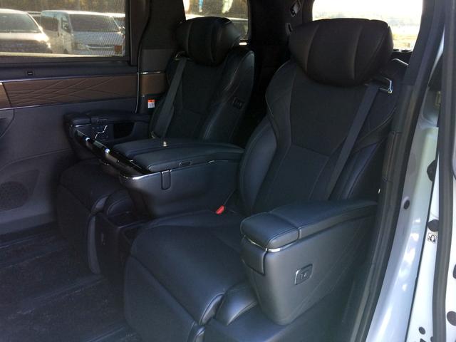 アルファードハイブリッド エグゼクティブラウンジ　／純正オプション１９ＡＷ／左右独立ムーンルーフ／ＪＢＬ１４インチナビＴＶ／フリップダウンモニター／全周囲カメラ／黒革／２列目マッサージチェア＆マルチオペレーションパネル／前後ドラレコ／禁煙／保証継承（8枚目）