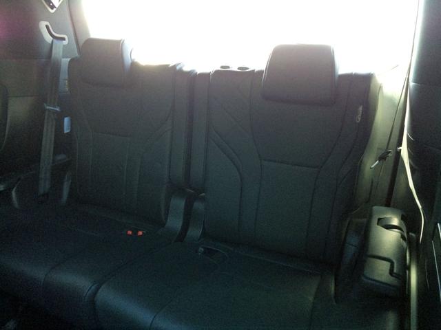 アルファードハイブリッド エグゼクティブラウンジ　／純正オプション１９ＡＷ／左右独立ムーンルーフ／ＪＢＬ１４インチナビＴＶ／フリップダウンモニター／全周囲カメラ／黒革／２列目マッサージチェア＆マルチオペレーションパネル／前後ドラレコ／禁煙／保証継承（10枚目）