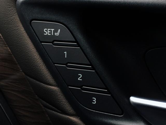 アルファードハイブリッド エグゼクティブラウンジ　／純正オプション１９ＡＷ／左右独立ムーンルーフ／ＪＢＬ１４インチナビＴＶ／フリップダウンモニター／全周囲カメラ／黒革／２列目マッサージチェア＆マルチオペレーションパネル／前後ドラレコ／禁煙／保証継承（17枚目）