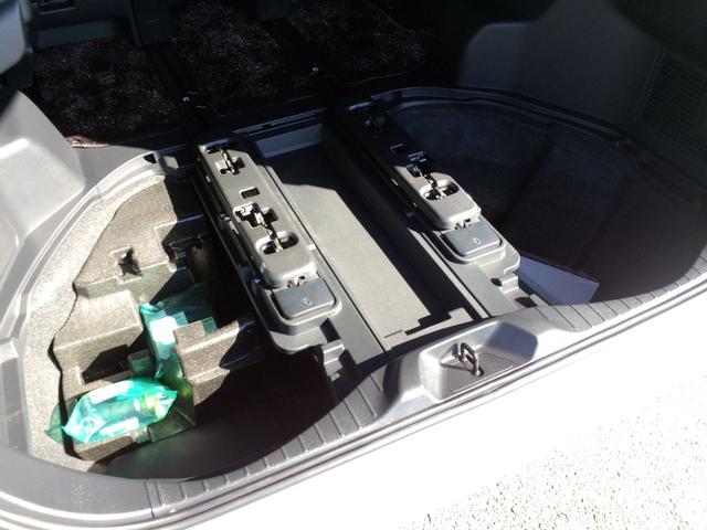 アルファードハイブリッド エグゼクティブラウンジ　／純正オプション１９ＡＷ／左右独立ムーンルーフ／ＪＢＬ１４インチナビＴＶ／フリップダウンモニター／全周囲カメラ／黒革／２列目マッサージチェア＆マルチオペレーションパネル／前後ドラレコ／禁煙／保証継承（67枚目）