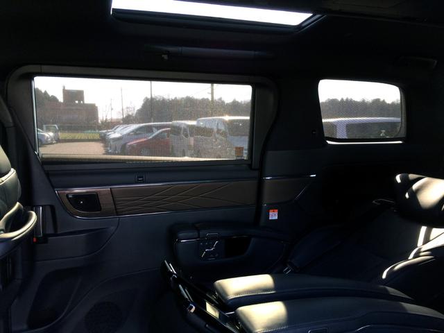 アルファードハイブリッド エグゼクティブラウンジ　／純正オプション１９ＡＷ／左右独立ムーンルーフ／ＪＢＬ１４インチナビＴＶ／フリップダウンモニター／本革／２列目マッサージチェア＆マルチオペレーションパネル／東京１オナ／記録簿／禁煙車／新車保証継承（12枚目）