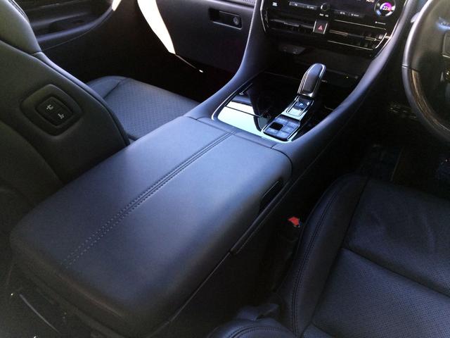 アルファードハイブリッド エグゼクティブラウンジ　／純正オプション１９ＡＷ／左右独立ムーンルーフ／ＪＢＬ１４インチナビＴＶ／フリップダウンモニター／本革／２列目マッサージチェア＆マルチオペレーションパネル／東京１オナ／記録簿／禁煙車／新車保証継承（53枚目）