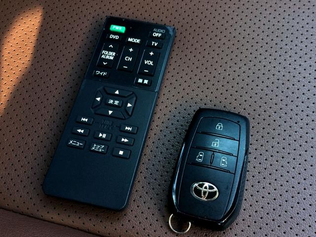 シエンタ ハイブリッドＺ　／４ＷＤ／ＨＤＭＩ・純正ナビＴＶ／純正フリップダウンモニター／バックカメラ／両電動ドア／プリクラッシュ／障害物センサー／１５００Ｗコンセント／シートカバー／３列７人／関東１オナ／記録簿／禁煙／保証継承（30枚目）