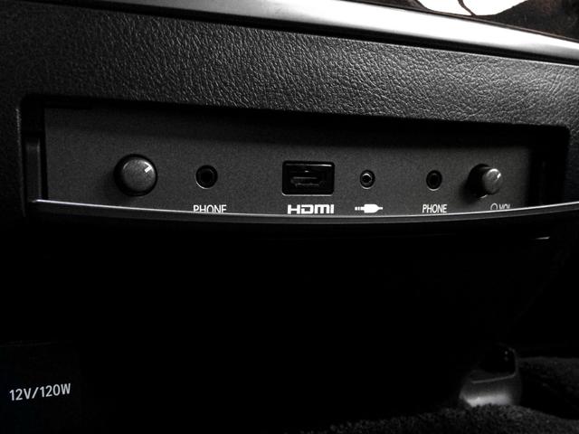 ＨＤＭＩ、イヤホンジャックなどのインターフェース機能の備わった２列目エアコン下です！