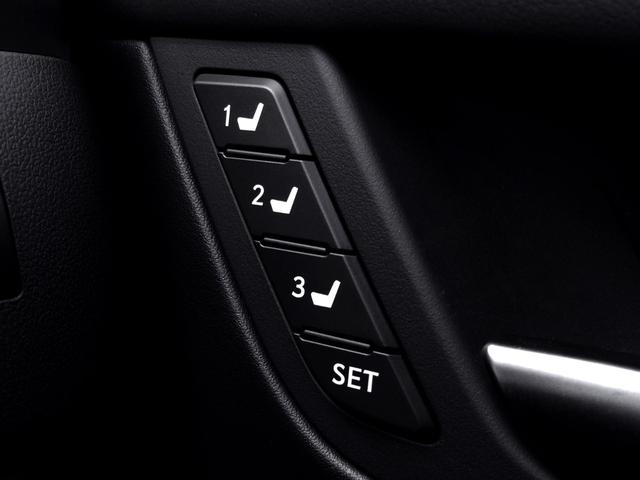 お気に入りポジション３名様分のシートポジションを登録しておける、運転席メモリーパワーシート！