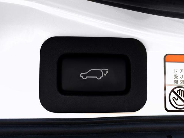 電動リアゲートが付いていますので、重い荷物を抱えながらでも、力要らずのワンタッチで閉める事ができます！