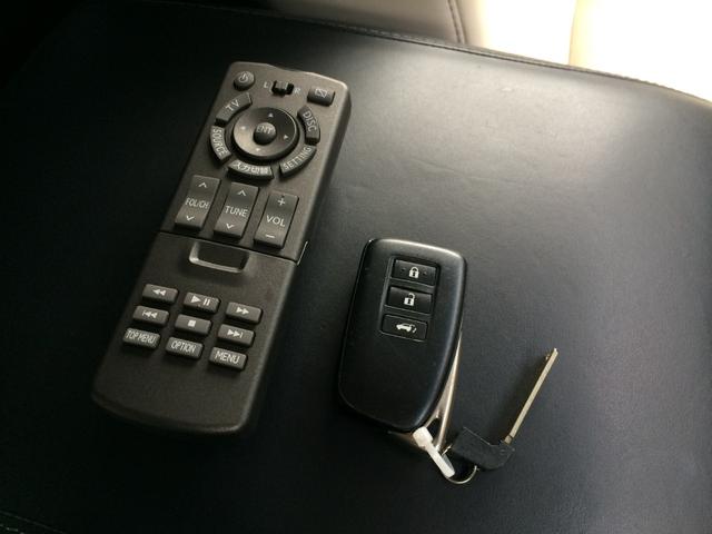 リアモニターのリモコンと便利なスマキー付属します！