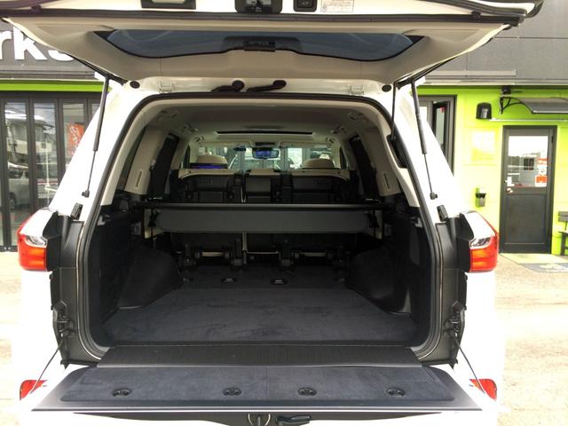 ２列目は前方にタンブル格納できますので、更に広く！長めの物も積めちゃいますね！