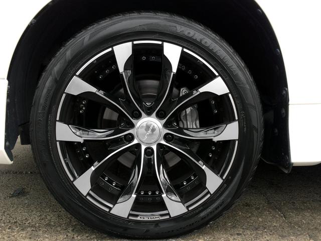 スタイリッシュなＷＡＬＤ２２インチアルミにヨコハマタイヤ、パラダタイヤ！