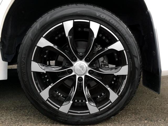 スタイリッシュなＷＡＬＤ２２インチアルミにヨコハマタイヤ、パラダタイヤ！