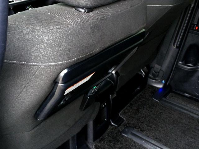 ノア ハイブリッドG /純正10インチナビ/純正フリップダウンモニター/バックカメラ/両電動ドア/プリクラッシュ/シートヒーター/コムテック前後ドラレコ/1500Wコンセント/クルコン/社外AW/禁煙車/全国1年保証(12枚目)