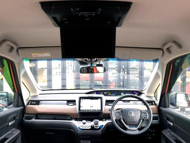 フリードハイブリッド ハイブリッド・クロスターホンダセンシング /クロスター専用装備/純正9インチナビ/フリップダウンモニター/バックカメラ/ハーフレザーシート/シートヒーター/両電動ドア/ホンダセンシング/純正ドラレコ/1オナ/記録簿/禁煙車/全国1年保証(2枚目)