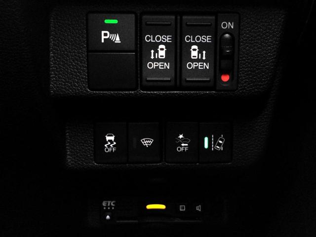 フリードハイブリッド ハイブリッド・クロスターホンダセンシング /クロスター専用装備/純正9インチナビ/フリップダウンモニター/バックカメラ/ハーフレザーシート/シートヒーター/両電動ドア/ホンダセンシング/純正ドラレコ/1オナ/記録簿/禁煙車/全国1年保証(5枚目)